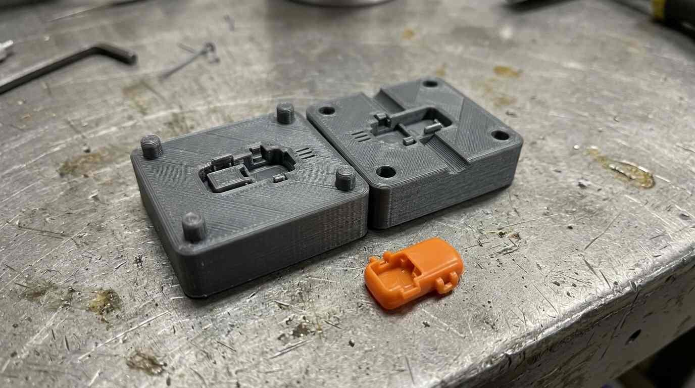 Desktop Injection Molding: The NOVA-60 and 3D-Printed Molds - detail view